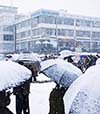بارش برف شهريان کابل را با مشکل مواجه کرد
