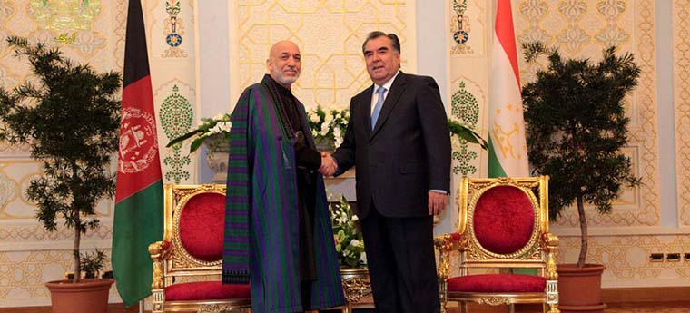 حامد کرزی روی تقویت همکاری اقتصادی  با تاجیکستان تاکید کرد 