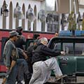 حمله مهاجمان انتحاری به یک مهمانخانه خارجی در کابل