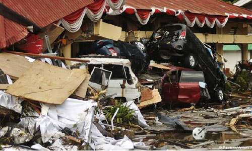 شمار کشته‌شدگان سونامی اندونزیا از ۸۳۰ نفر نیز گذشت