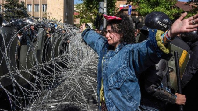 تظاهرات معترضان در ارمنستان کماکان ادامه دارد