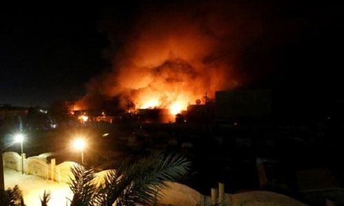 معترضان ساختمان‌های دولتی را در بصره  به آتش کشیـــدند