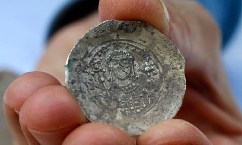کشف سکه‌های ۹۰۰ ساله خلفای فاطمی  در بندر قیصریه اسرائیل