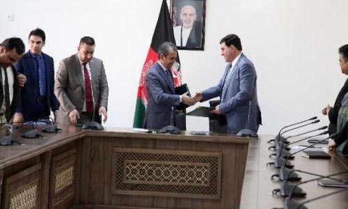 وزارت مخابرات تفاهمنامه هاى سه جانبه را با  دو اداره ملکى امضا کرد 