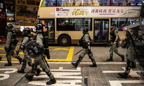 بحران هنگ کنگ؛  آغاز به کار محدود مترو و تلاش‌ها برای لغو قانون ممنوعیت ماسک