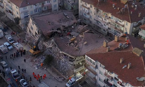 زلزله در ترکیه؛ دست‌کم ۲۰ کشته و هزار زخمی 