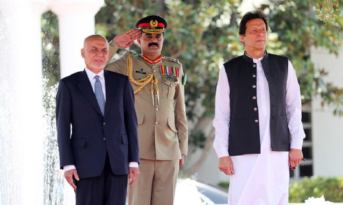 رئیس جمهور در دیدار با عمران خان:  امیدوارم این گفتگوها باعث آغاز روابط دولت با دولت شود 