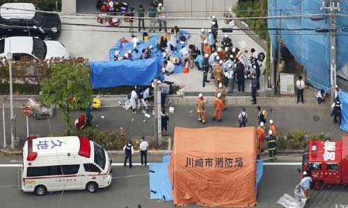 حمله مرگبار جاپان؛ دانش‌آموزان در صف بس چاقو خوردند