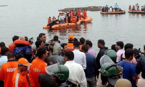 ۱۲ کشته و ۳۰ مفقود در واژگونی قایق گردشگری در هند
