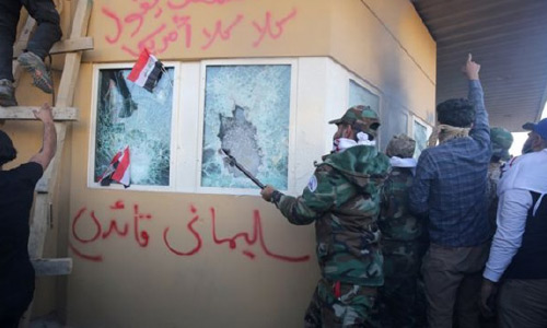 یورش معترضان به سفارت آمریکا در بغداد؛ ترامپ ایران را متهم کرد