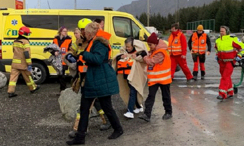 عملیات نجات ۱۳۰۰ مسافر یک کشتی تفریحی در ناروی 