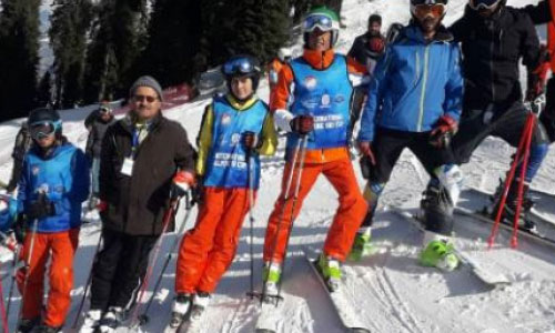 بانوی اسکی‌باز افغان از رقابت‌های این رشته در پاکستان مدال گرفت