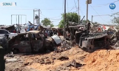 انفجار یک موتر بمب‌گذاری شده در سومالیا،  دست کم ۹۰ کشته  در پی داشت