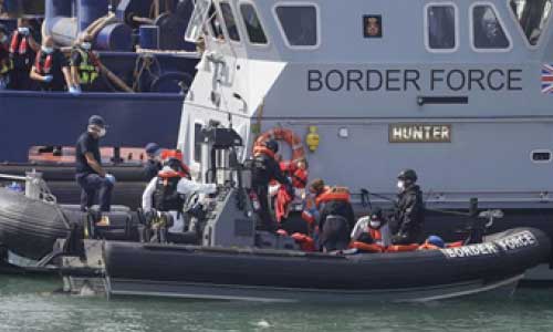 فرانسه و بریتانیا برای توقف کامل عبور مهاجران  از کانال مانش به توافق رسیدند