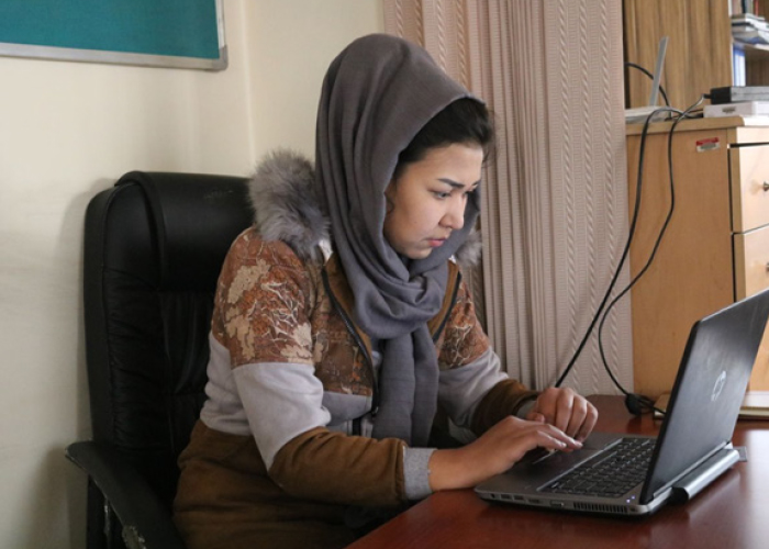 زنان و خطرناک‌ترین شغل افغانستان؛ نگاه های جنسیتی بدترین خشونت علیه خبرنگاران زن است