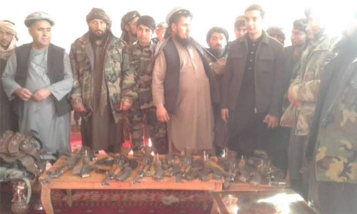 وزارت دفاع: یک فرمانده طالبان در فاریاب با ۲۳ همراهش به دولت تسلیم شد