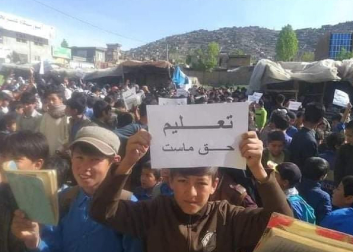 اعتراض دانش‌آموزان در غرب کابل؛ تعلیم حق ماست