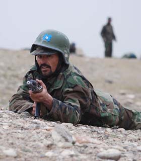 کمبود مربی نظامی  ماموریت افغانستان را با خطر مواجه کرده است 