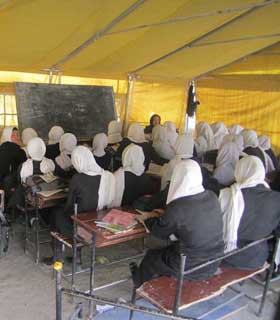 مکاتب زیر زمینی دختران در افغانستان 