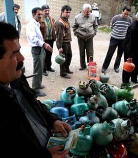 وزارت تجارت ١٠ هزار تن گاز مايع را به بازار عرضه مي کند